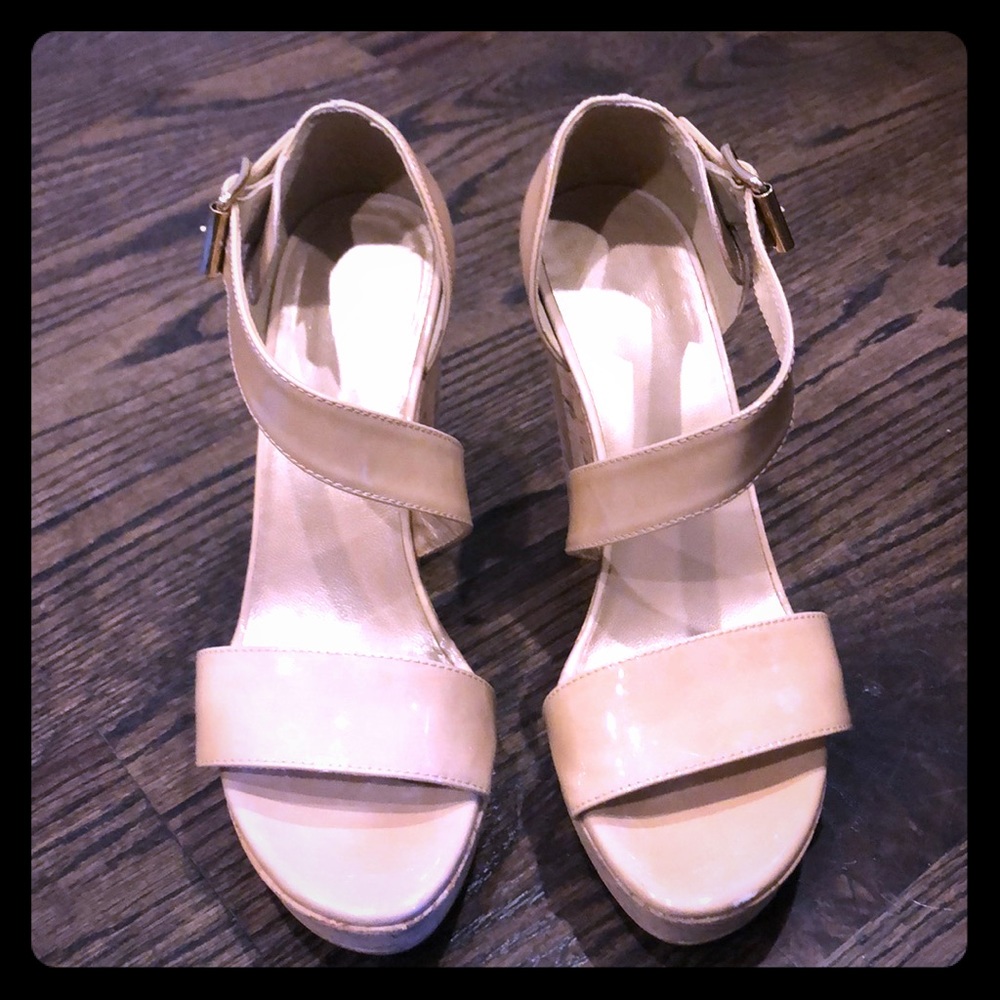 Stuart Weitzman cream wedges